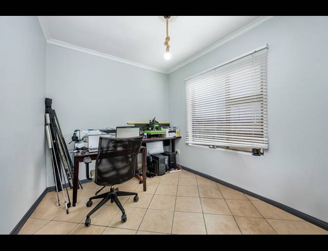 5 BEDROOM HOUSE FOR SALE IN HAGLEY